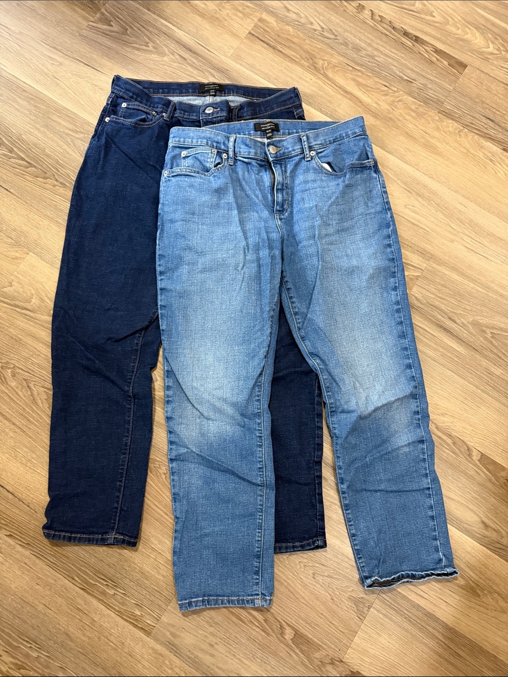 Set of 2 Banana Republic Girlfriend Jeans in Light Blue & Dark Blue